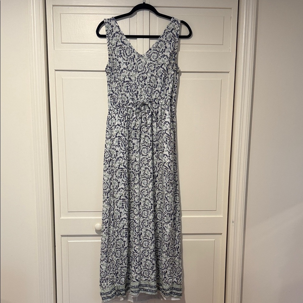 V-Neck Blue Light Green and White Printed Maxi Dress with Tie Waist size medium